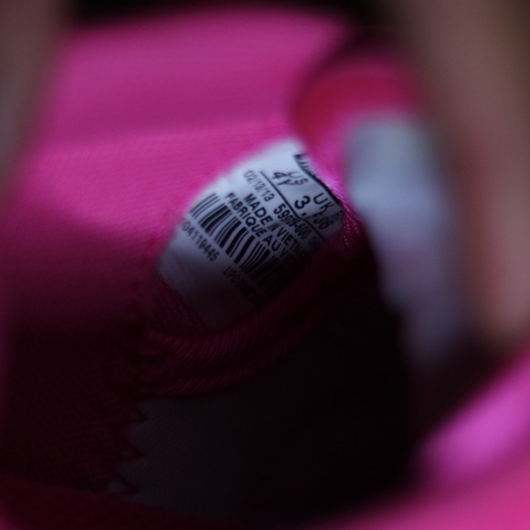 Pink Nike Rosherun Size 4 - Picture 3 of 5